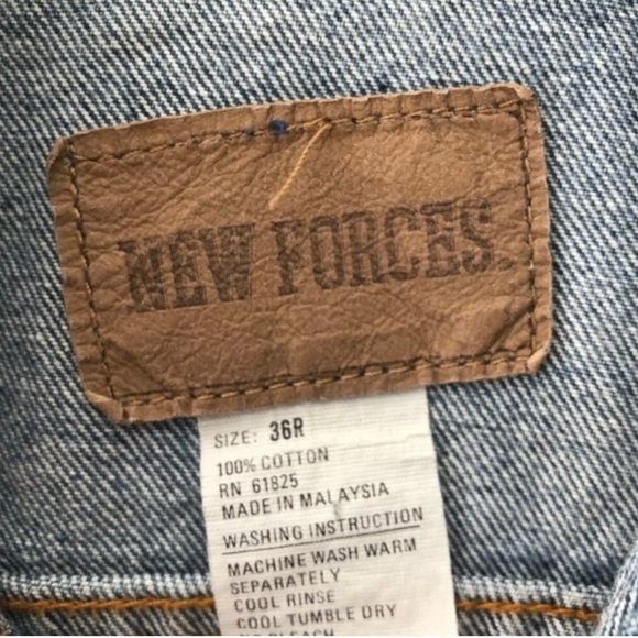 Classic Distressed Blue Denim Jean Vest Size Medium Vintage - Picture 3 of 3